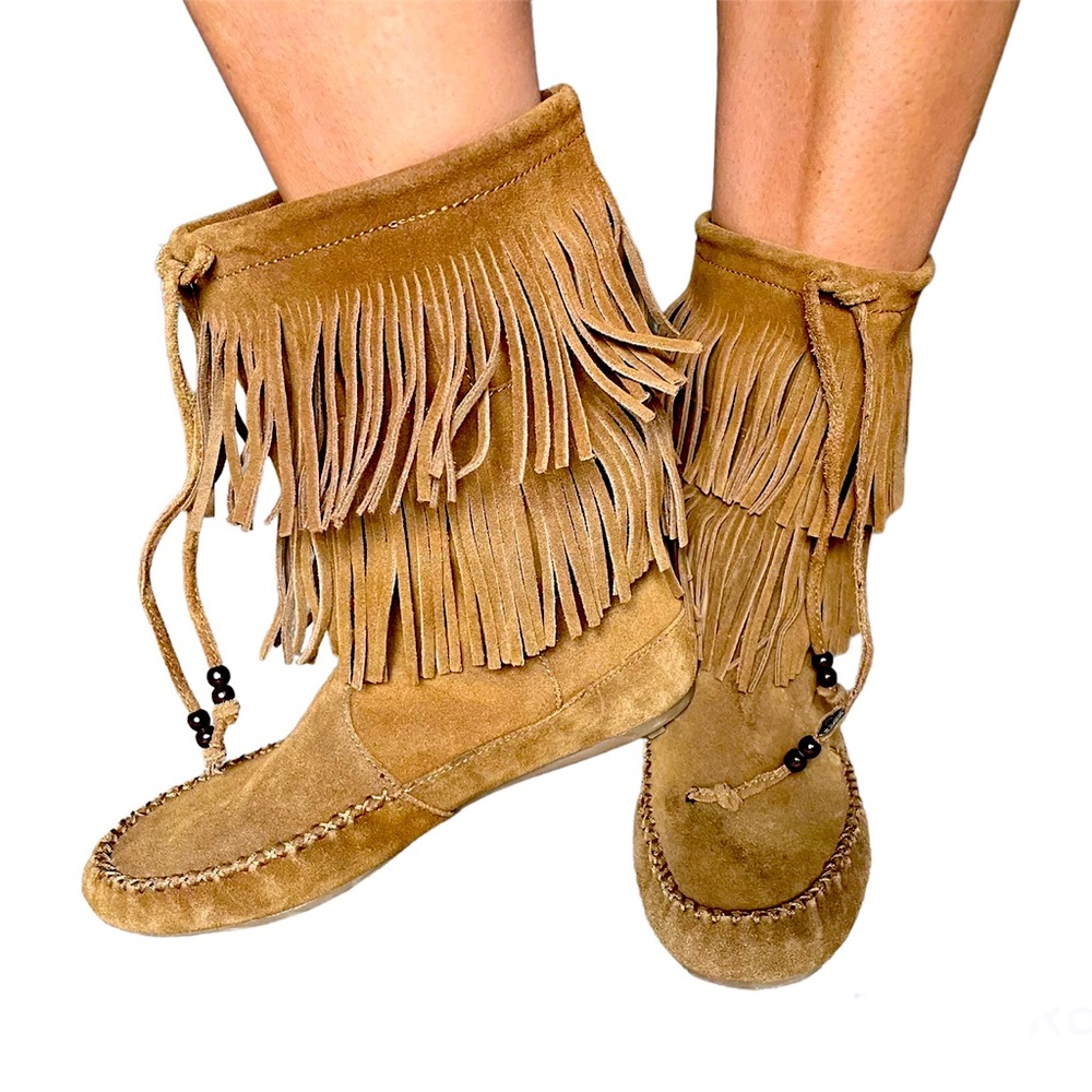 Minnetonka Boots size 8